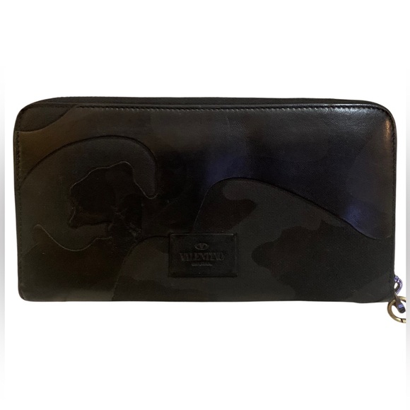 Valentino Garavani Black Camouflage Leather & coated canvas Zip Around Wallet - Picture 1 of 10